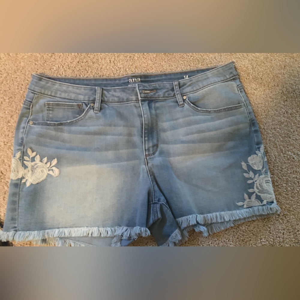 a.n.a women’s denim shorts size 14